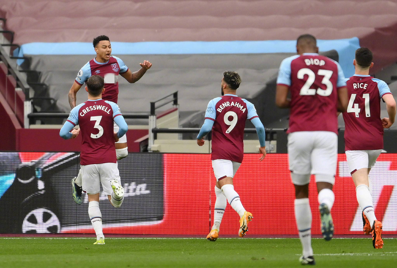 火箭展现出 火箭展现出